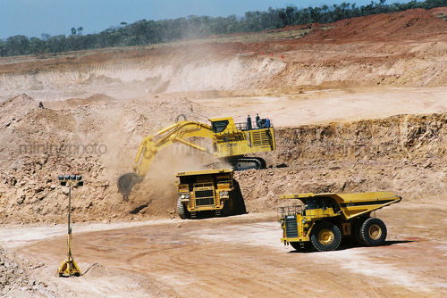 400 tonne excavator loading haul trucks in open cut coal mine - Mining Photo Stock Library
