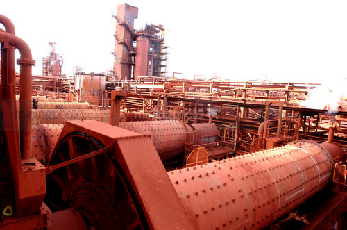 Separator and conveyors at refinery - Mining Photo Stock Library