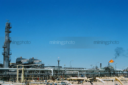 Gas refinery in the desert - Mining Photo Stock Library